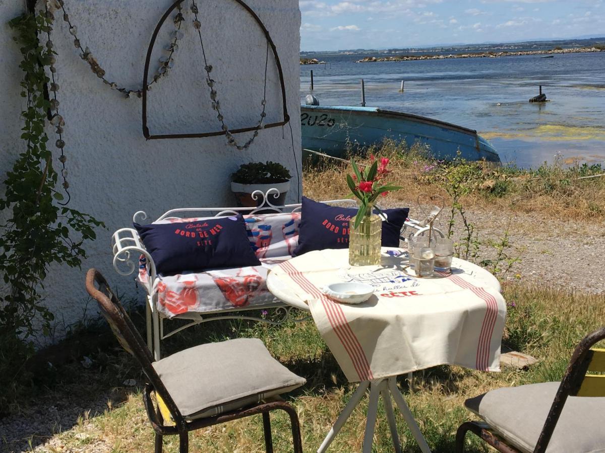 Cabanon De Pecheur En Bord De Lagune Сет Екстериор снимка